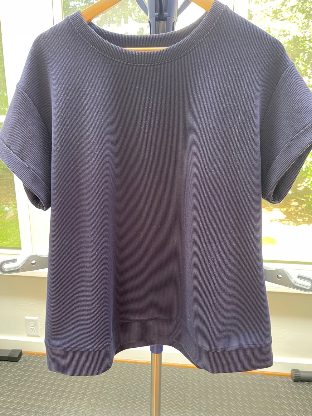 Livi Active Navy Short-Sleeve Shirt & Drawstring Cropped Pants - Picture 2 of 11